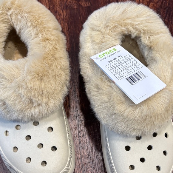 CROCS Cozy Fur-Lined Clogs - Cream - Picture 3 of 8